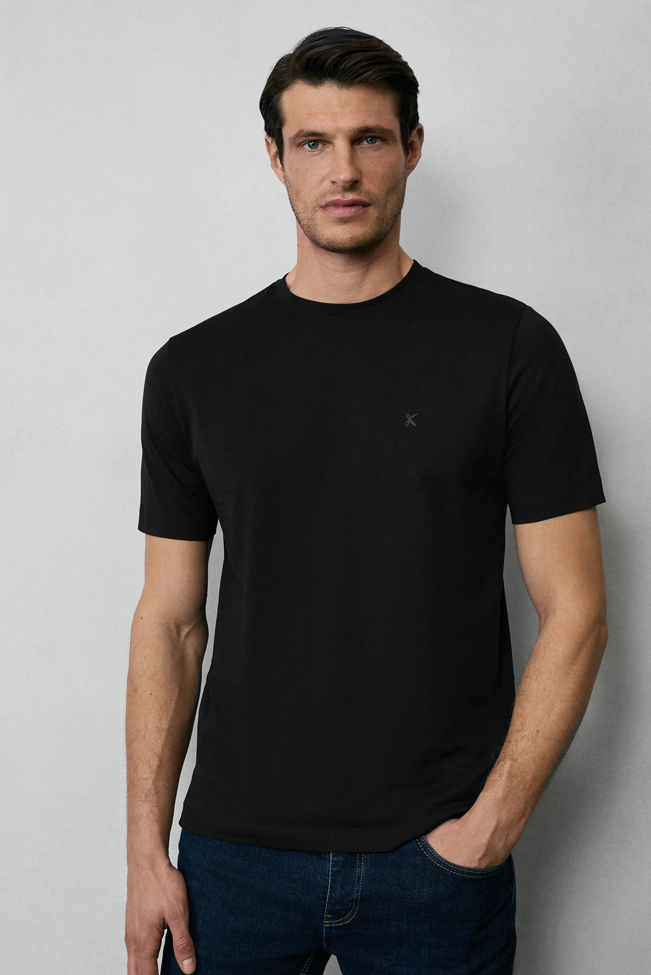 Beyaz-Siyah-Lacivert Bisiklet Yaka Slim Fit Dar Kesim Pamuk 3'lü Paket Tişört Seti - Image 4