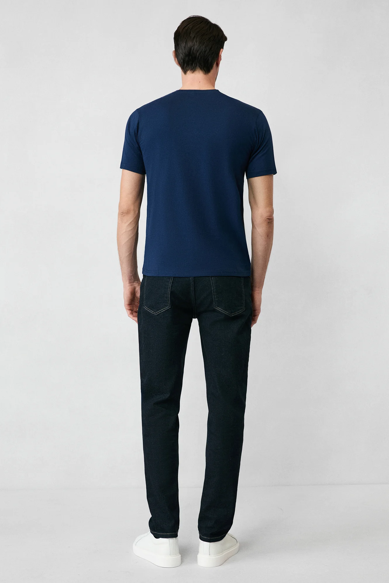 Beyaz-Siyah-Lacivert Bisiklet Yaka Slim Fit Dar Kesim Pamuk 3'lü Paket Tişört Seti - Image 7